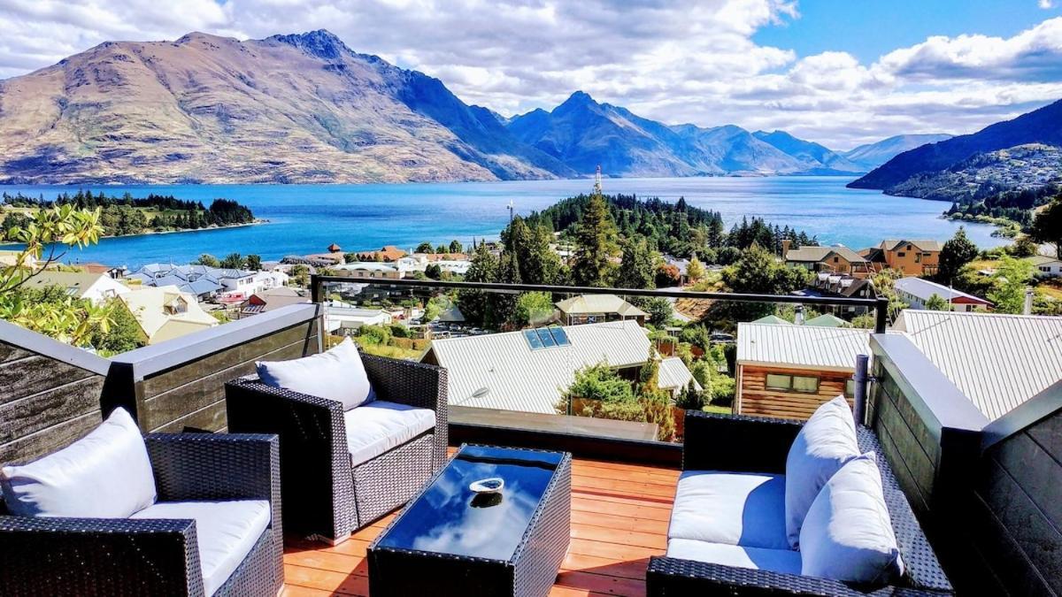 Stunning Home With Amazing Wakatipu Lake Views Queenstown Exterior photo