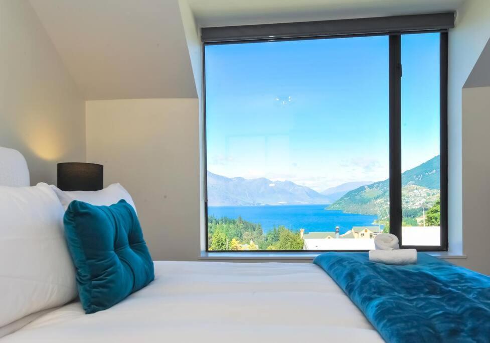 Stunning Home With Amazing Wakatipu Lake Views Queenstown Exterior photo